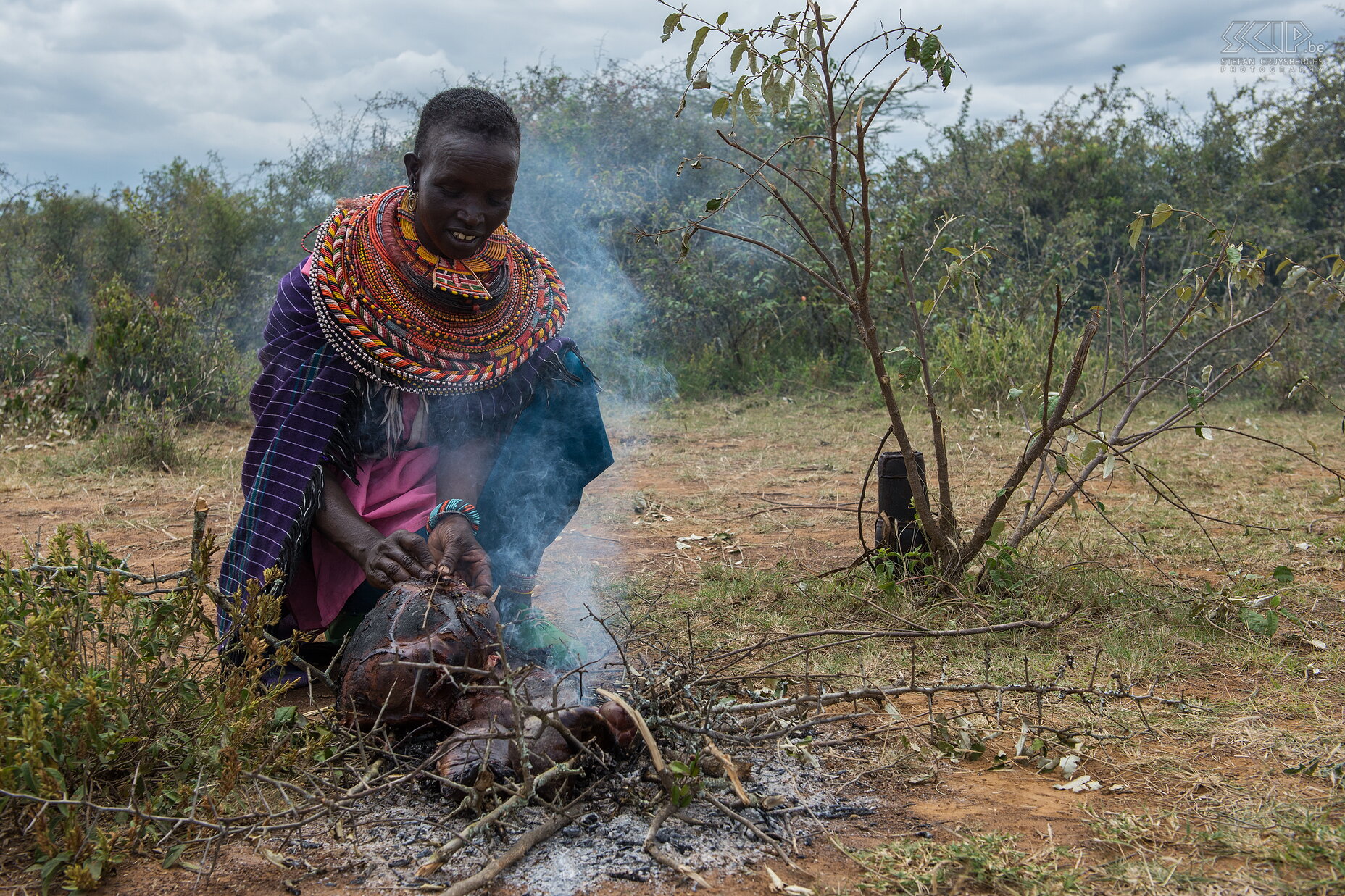 Kisima - Samburu lmuget - Woman This Samburu woman is roasting the cow liver. Stefan Cruysberghs